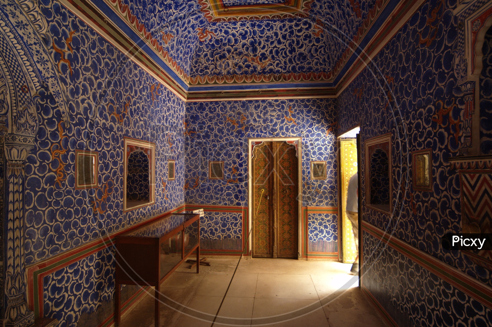 Interior of Junagarh fort in blue and white design