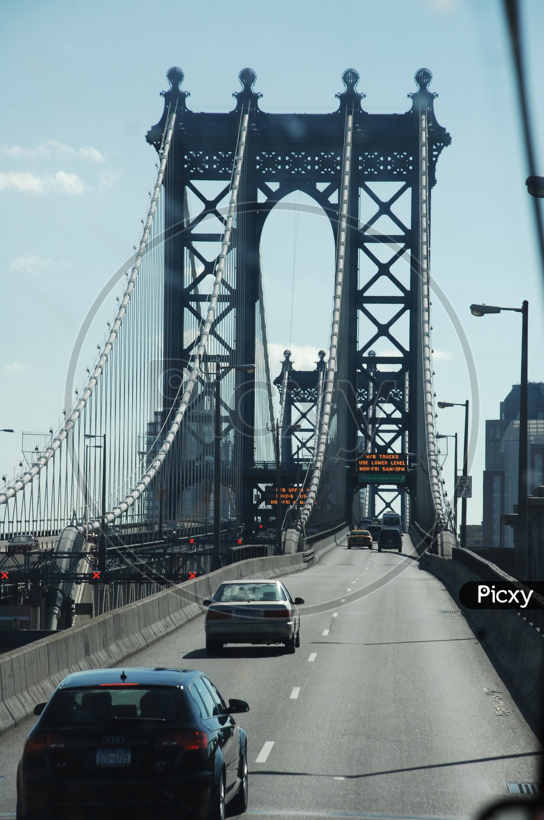 Cars moving on the Brooklyn bridge during a sunny day