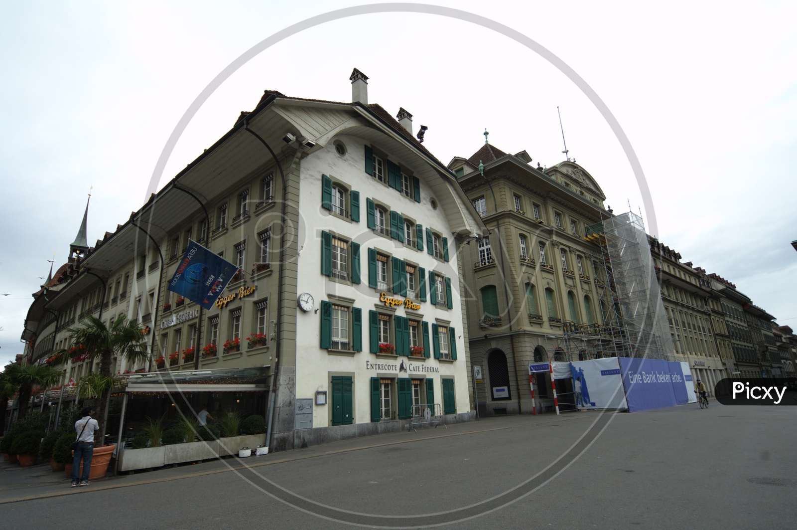Hotel alongside the Swiss National Bank