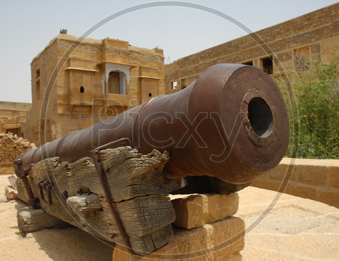 Ancient cannon on the roof of a fort