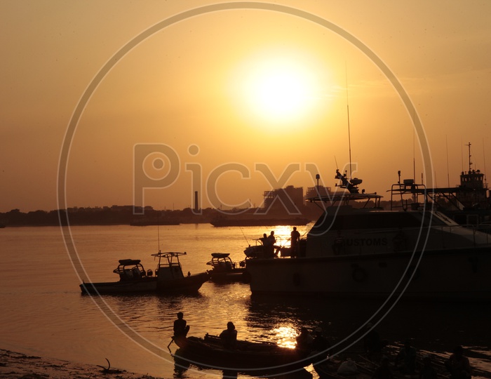 Boats alongside the Princep Ghat during the sunset