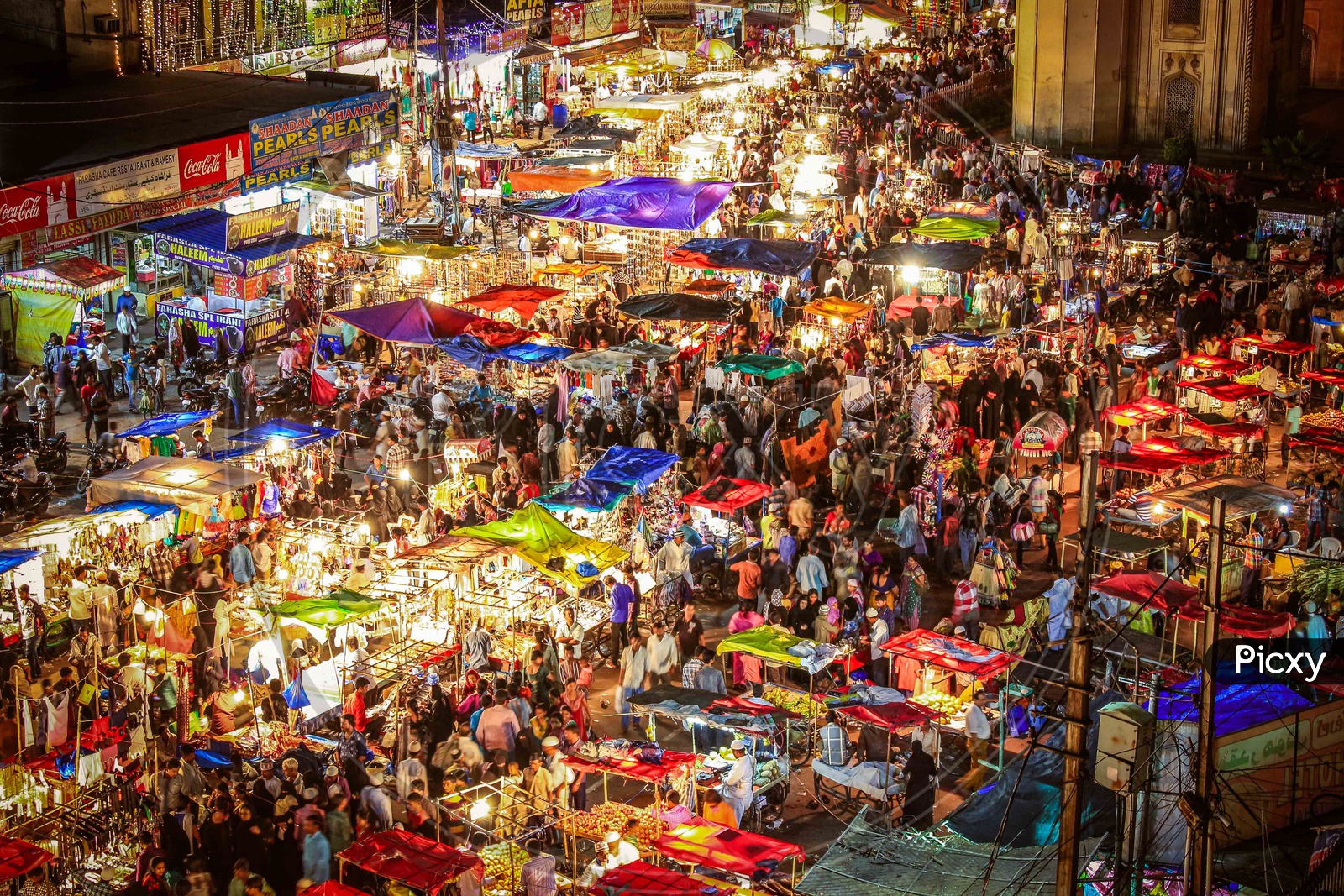 Street bazaar crowd during the night