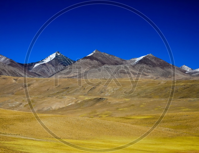 Landscape of the great Himalayan ranges covered with snow