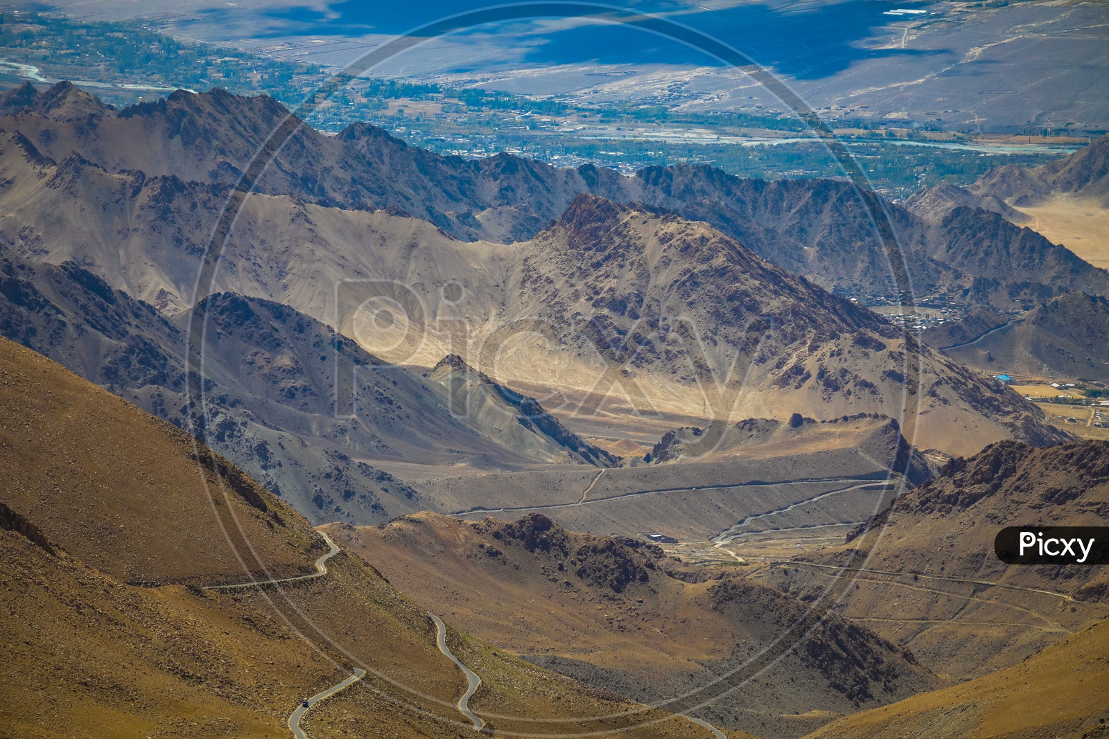 Landscape of road patterns through the mountains