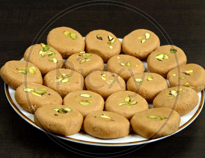 Indian sweet food, Pedha or Peda, arrange in a dish to serve