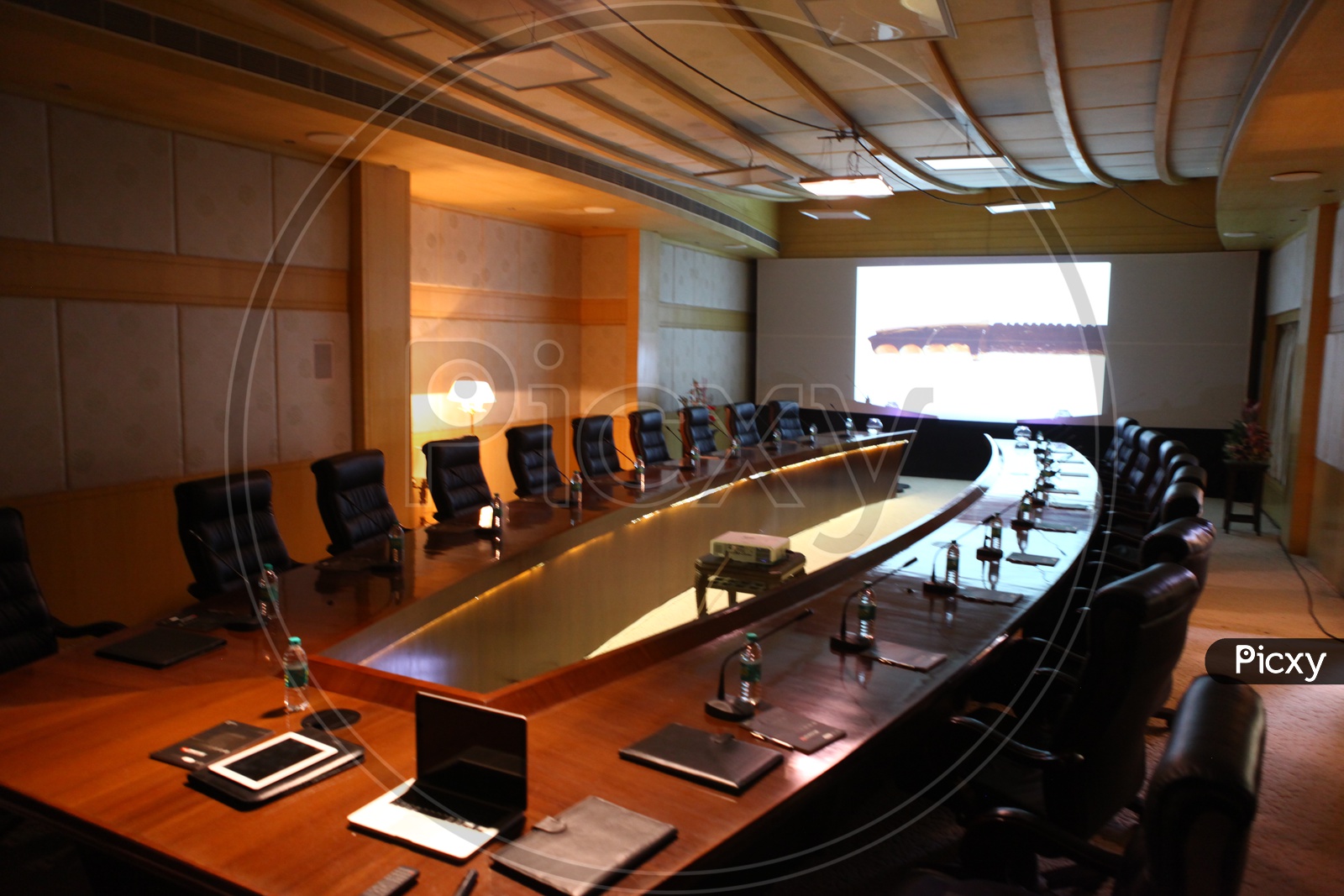 Round table Conference hall