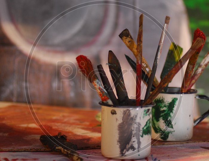 Painting Brushes Dipped In Paint And kept In a Bowl