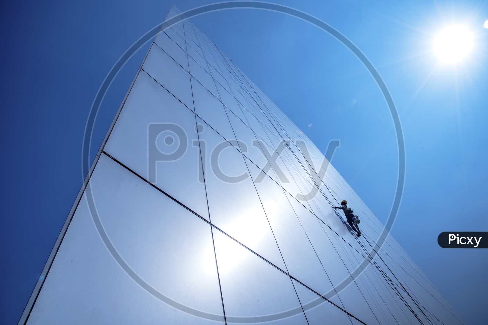 Glass Facade Cleaning on Buildings by cleaners in WaveRock  SEZ