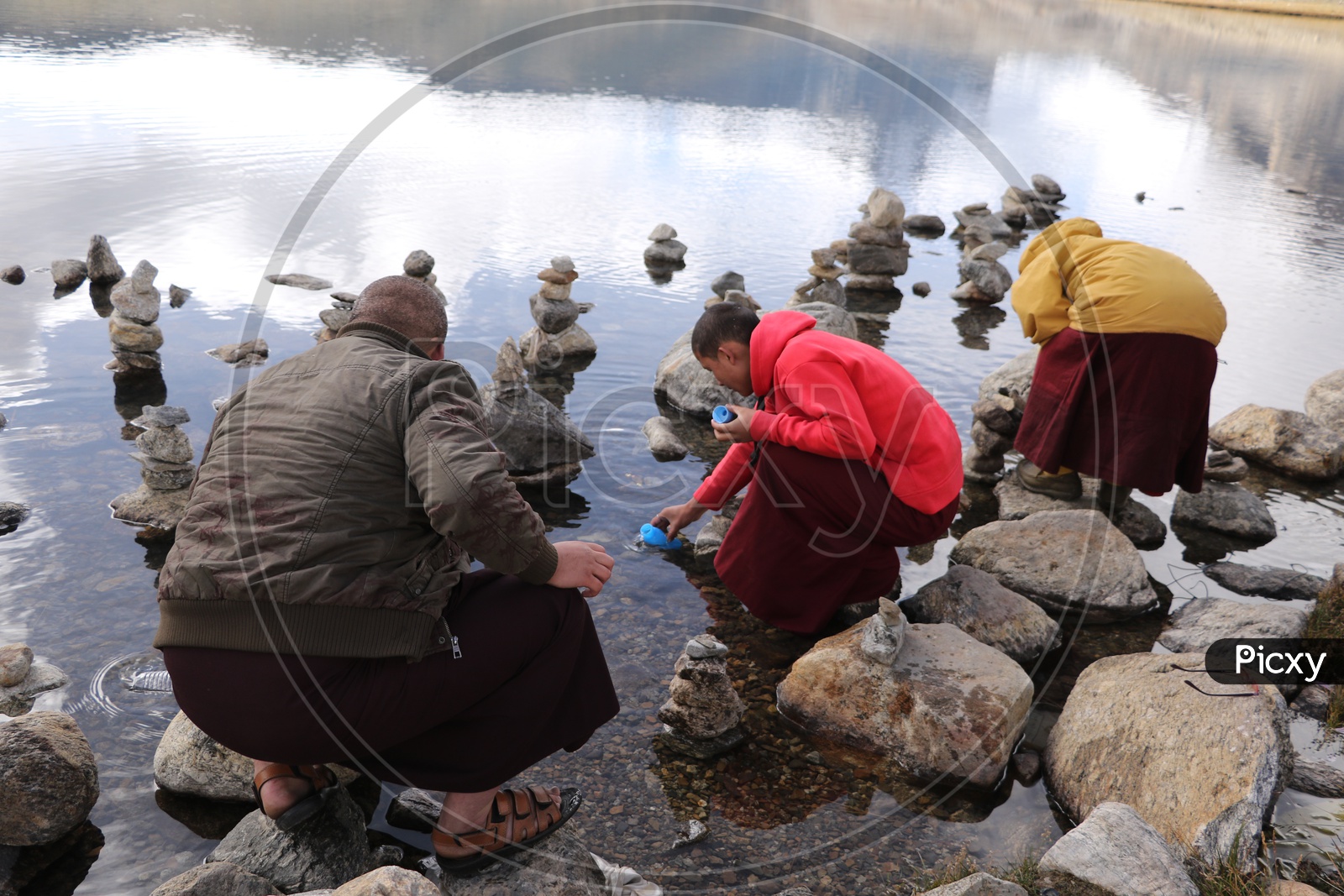 Tourists collecting holy water at Gurudongmar lake in Sikkim