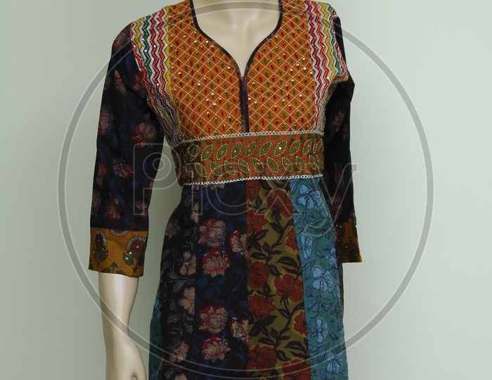 Chudidhar Top On Female Mannequin in Display