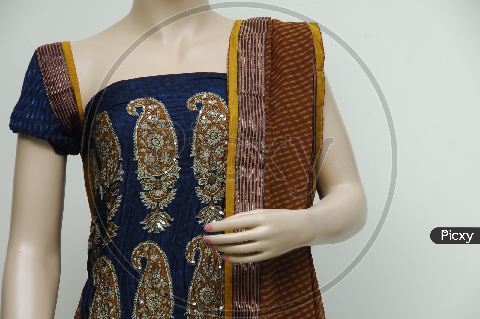 Mannequin draped in a printed salwar suit