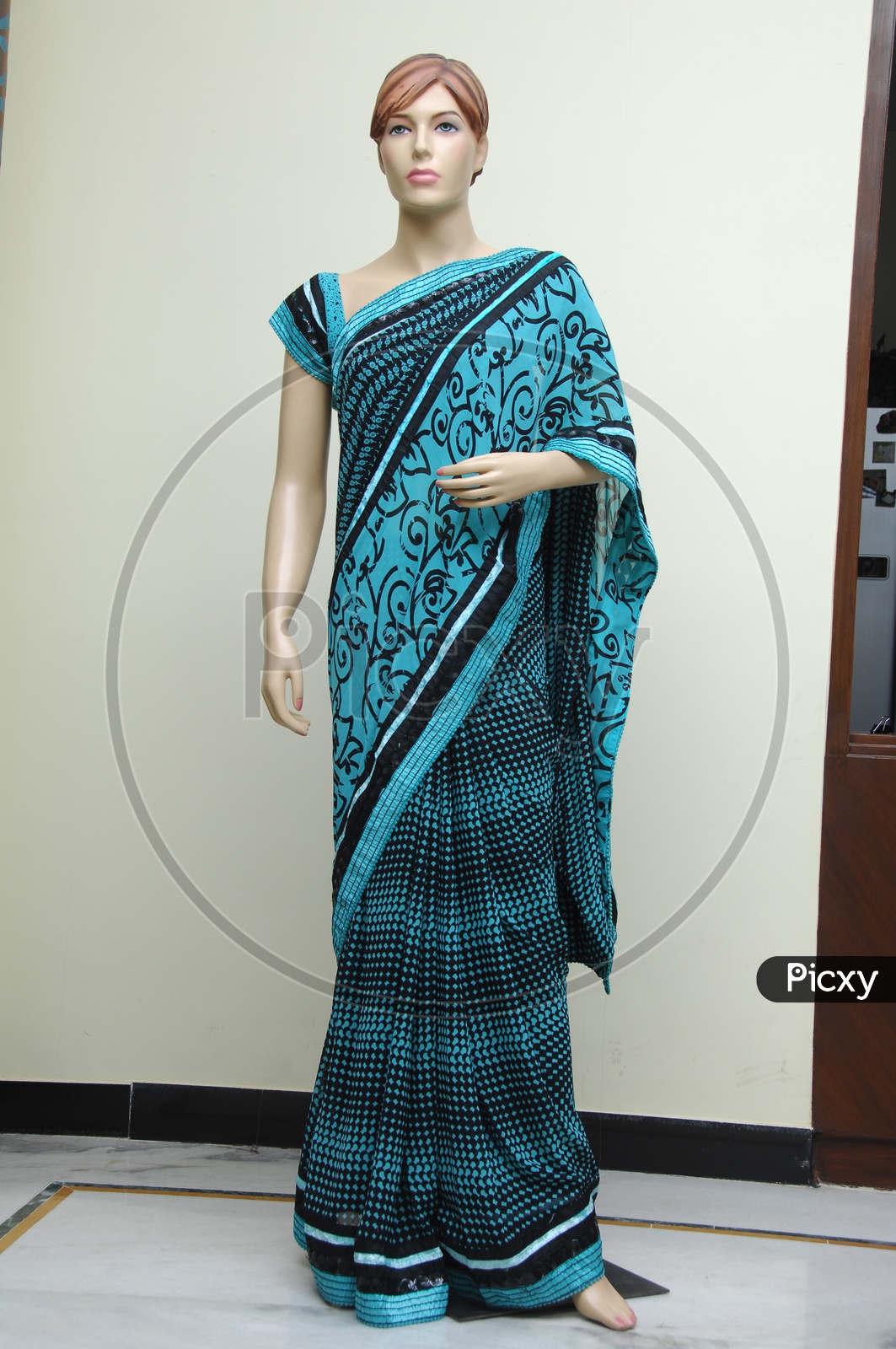 Printed Daily Wear Air Hostess Uniform Saree, 6.3 M (With Blouse Piece) at  Rs 525 in Surat