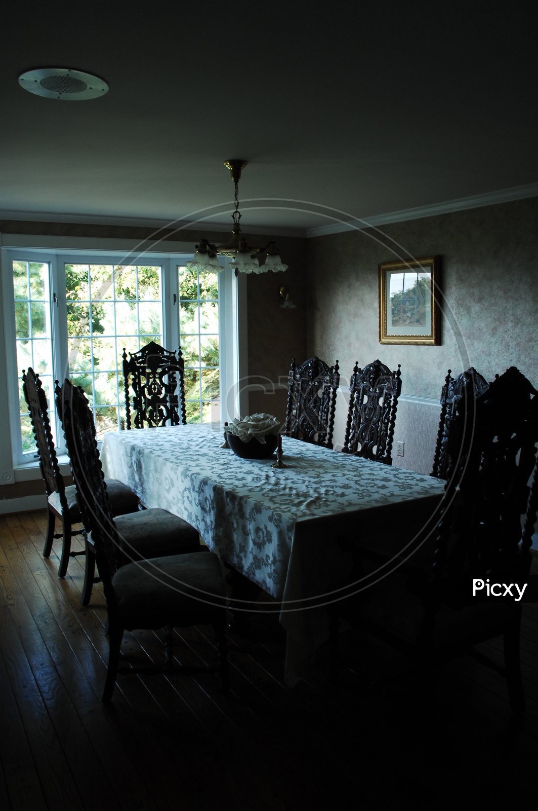 Simple royal dining room