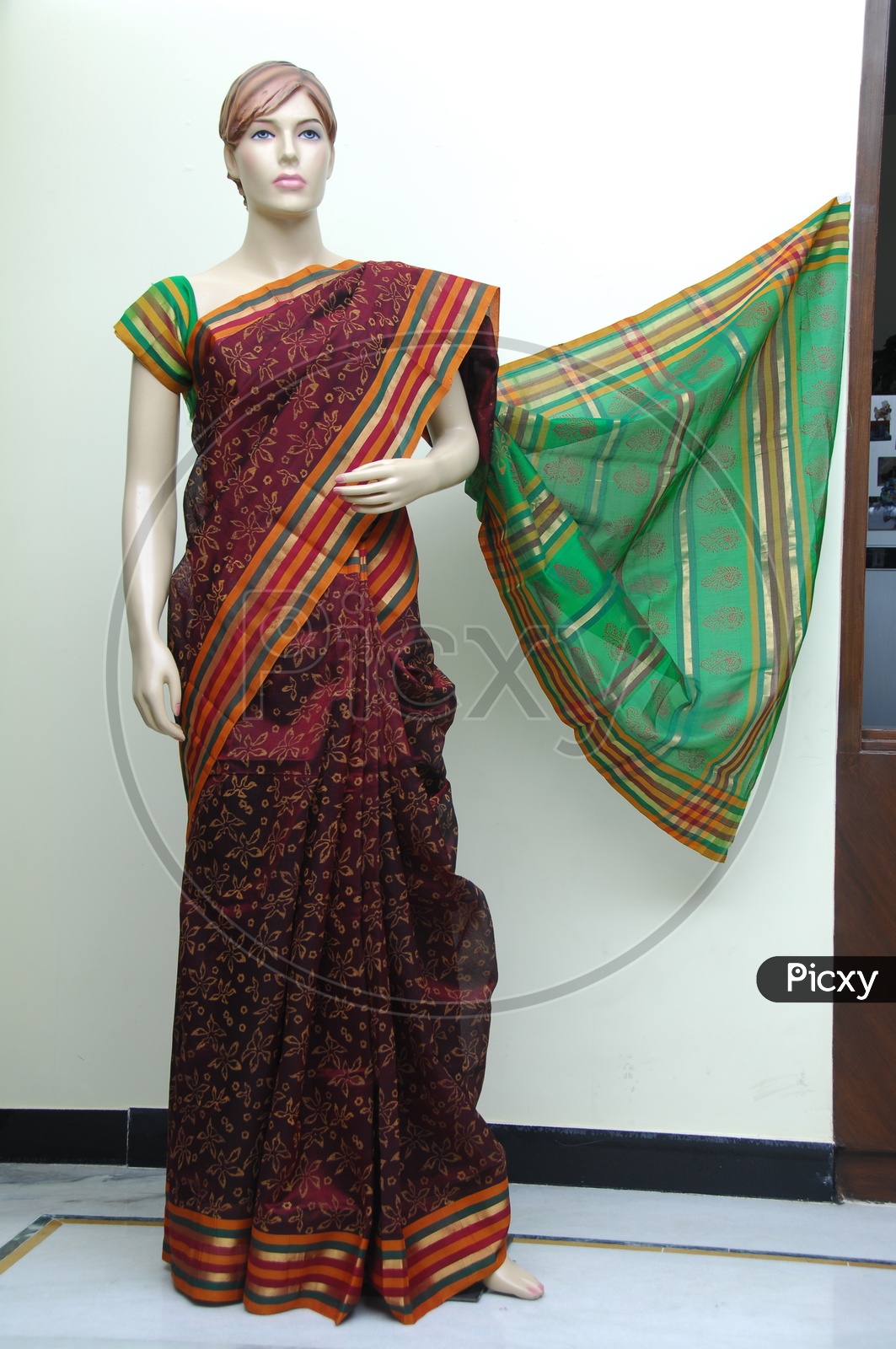 Image of Mannequin draped in a traditional Indian saree-SI981029-Picxy