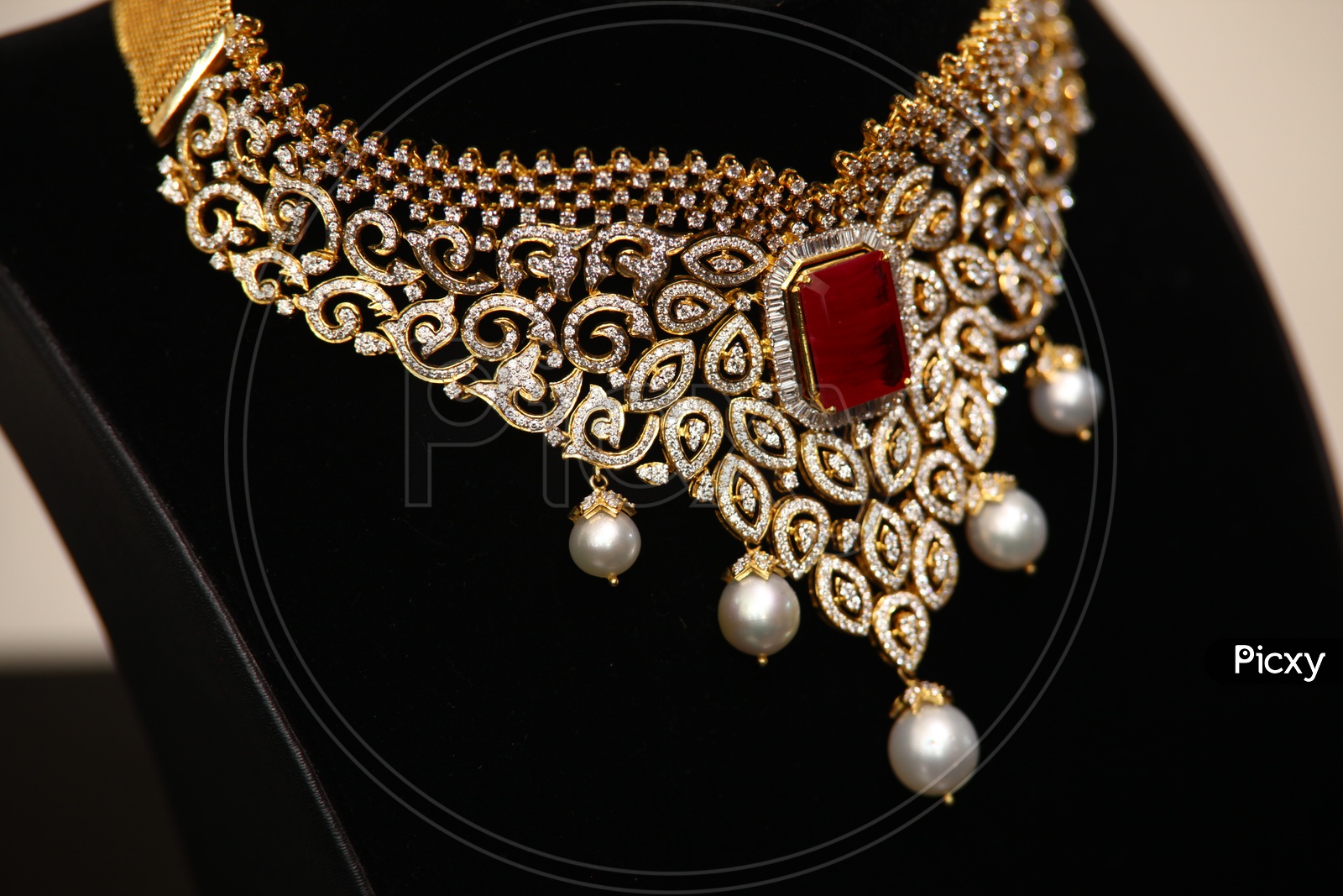 Bridal gold choker necklace with red Emerald and pearls - Women Accessories