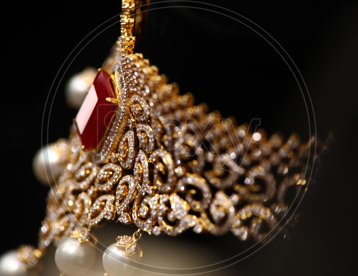 Bridal look women red Emerald, pearls & gold choker necklace