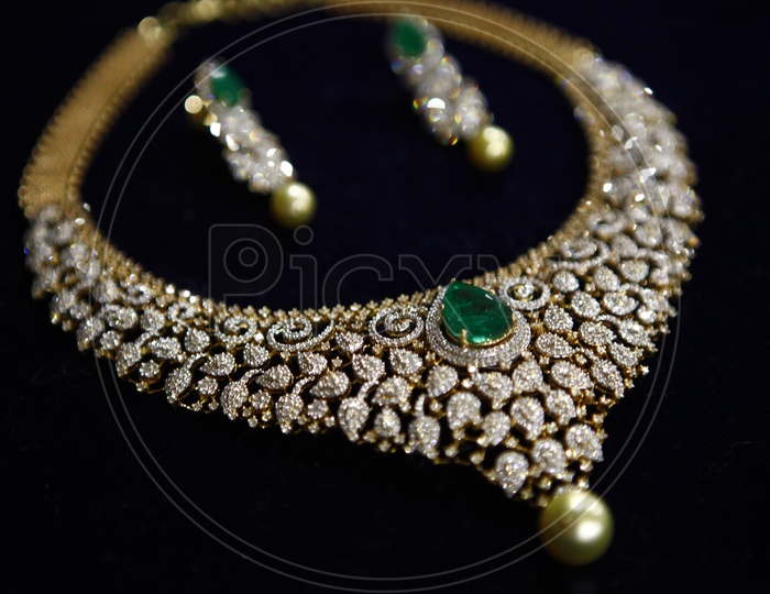 Bridal gold choker necklace with green Emerald and pearls with earrings - Women Accessories
