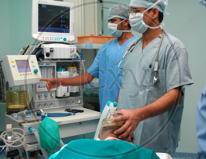 Doctors performing operation in Operation Theatre