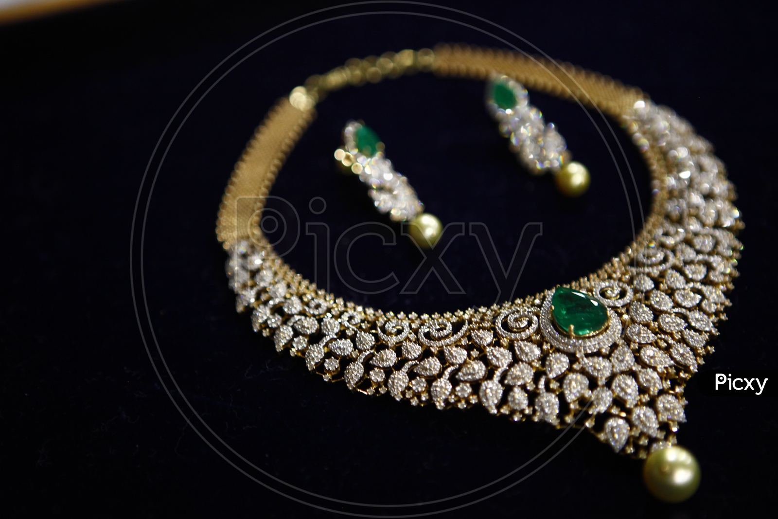 Bridal gold choker necklace with green Emerald and pearls with earrings  - Women Accessories