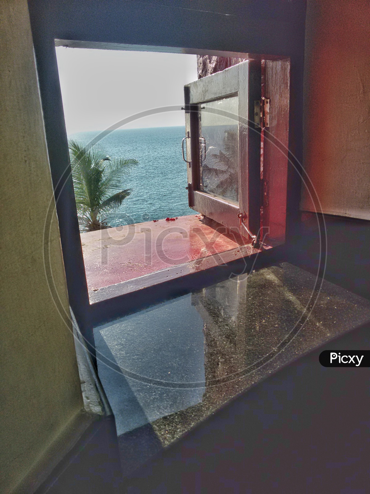 A window through which we can see the beach