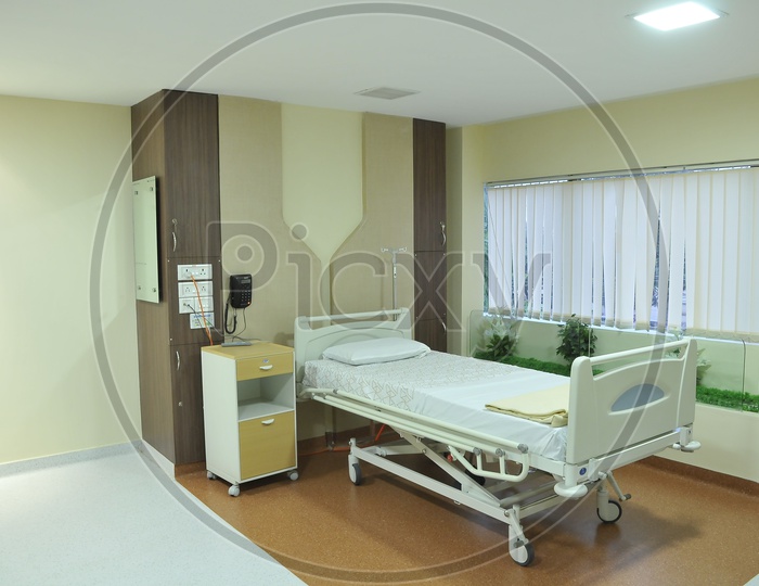 Patient recovery bed in a hospital