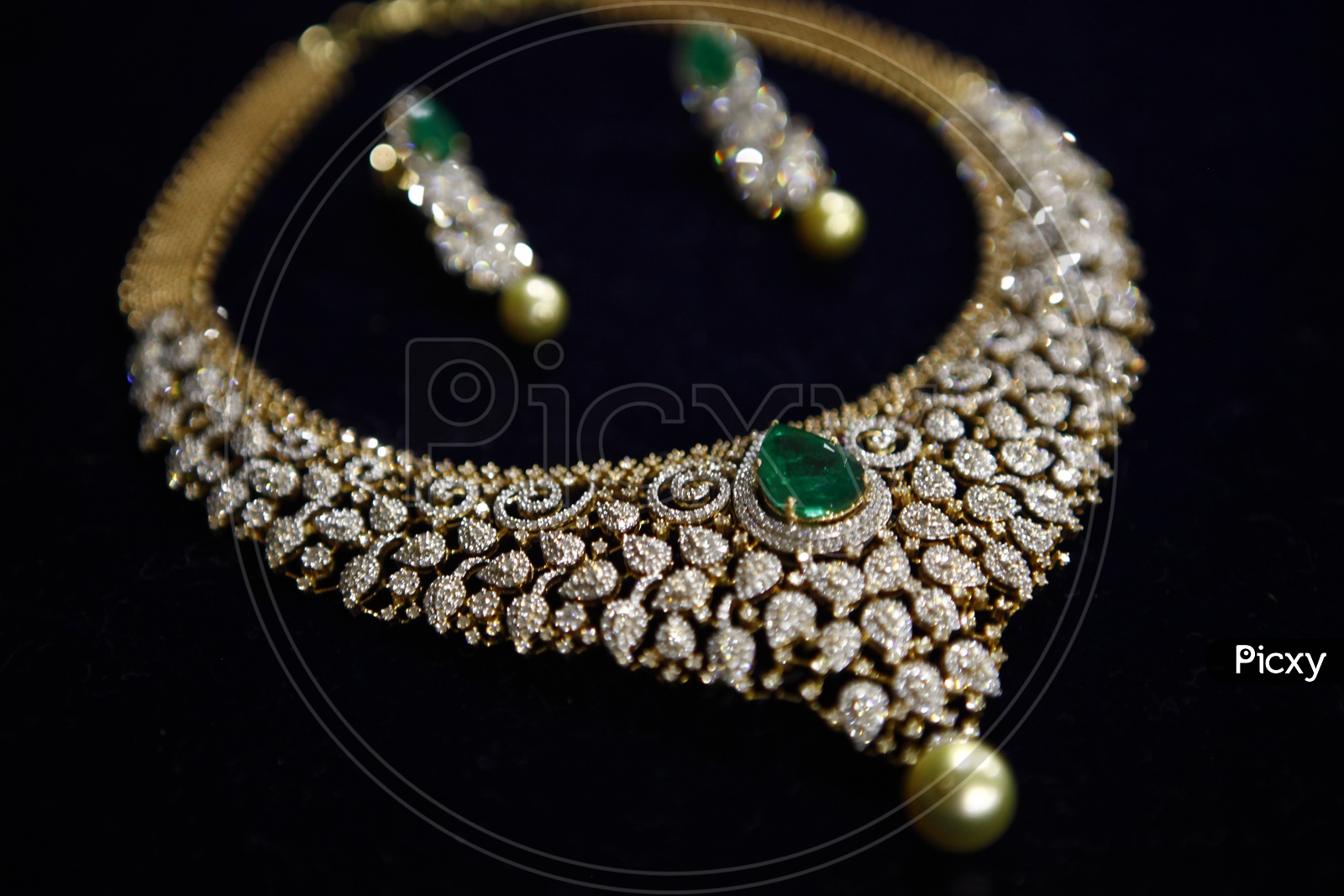 Bridal gold choker necklace with green Emerald and pearls with earrings - Women Accessories