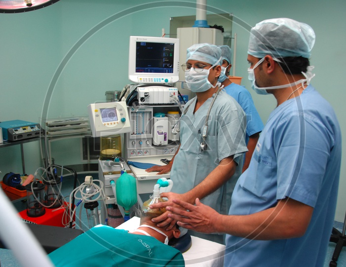 Doctors performing operation in Operation Theatre