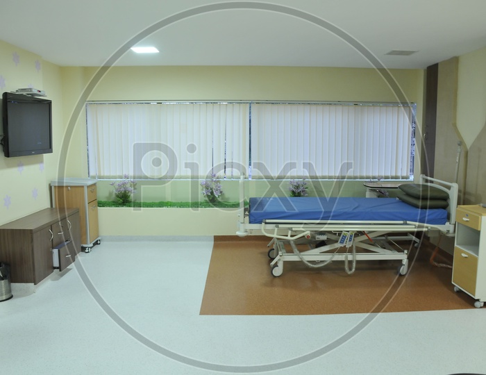 Patient recovery bed in a hospital