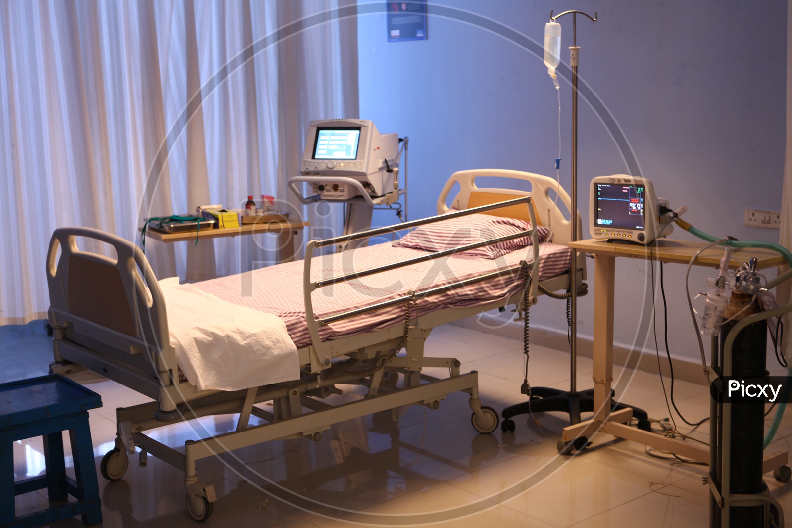 Patient recovery bed with medical Equipments in Hospital