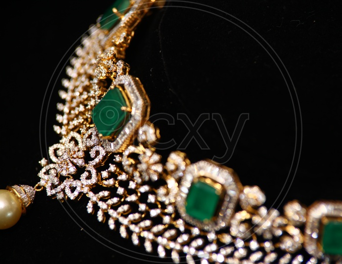 Bridal look women Emerald green, pearls & gold choker necklace