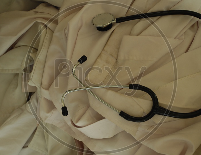 Image of Photograph of stethoscope on ApronMK055133Picxy