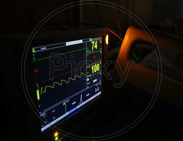 Heartbeat monitoring machine in Hospital