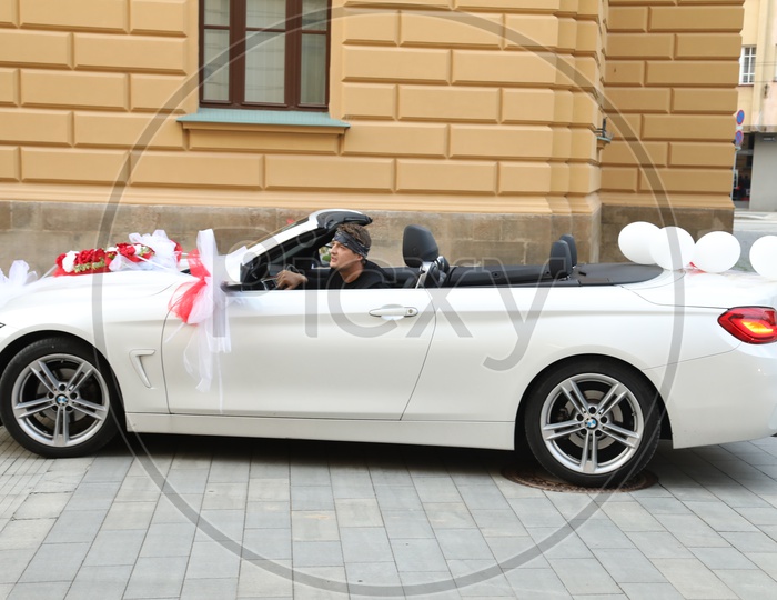 A decorated car for wedding