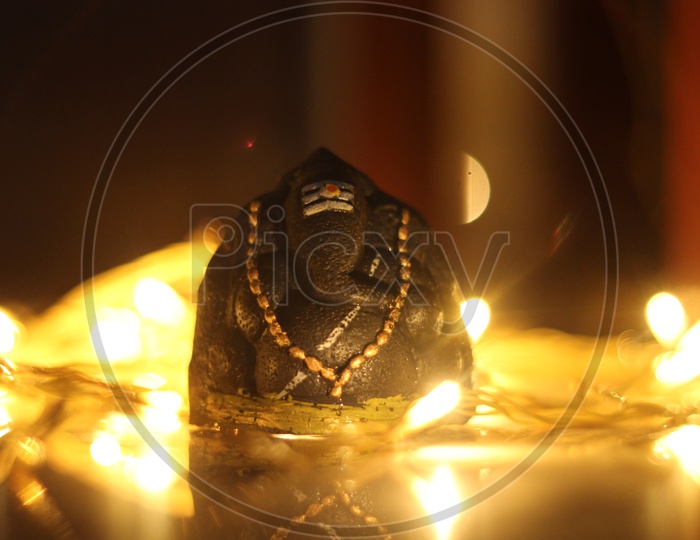 Image of Indian Hindu God Vinayakan / Ganapathi Idol With Led Lights  Background-KG094940-Picxy