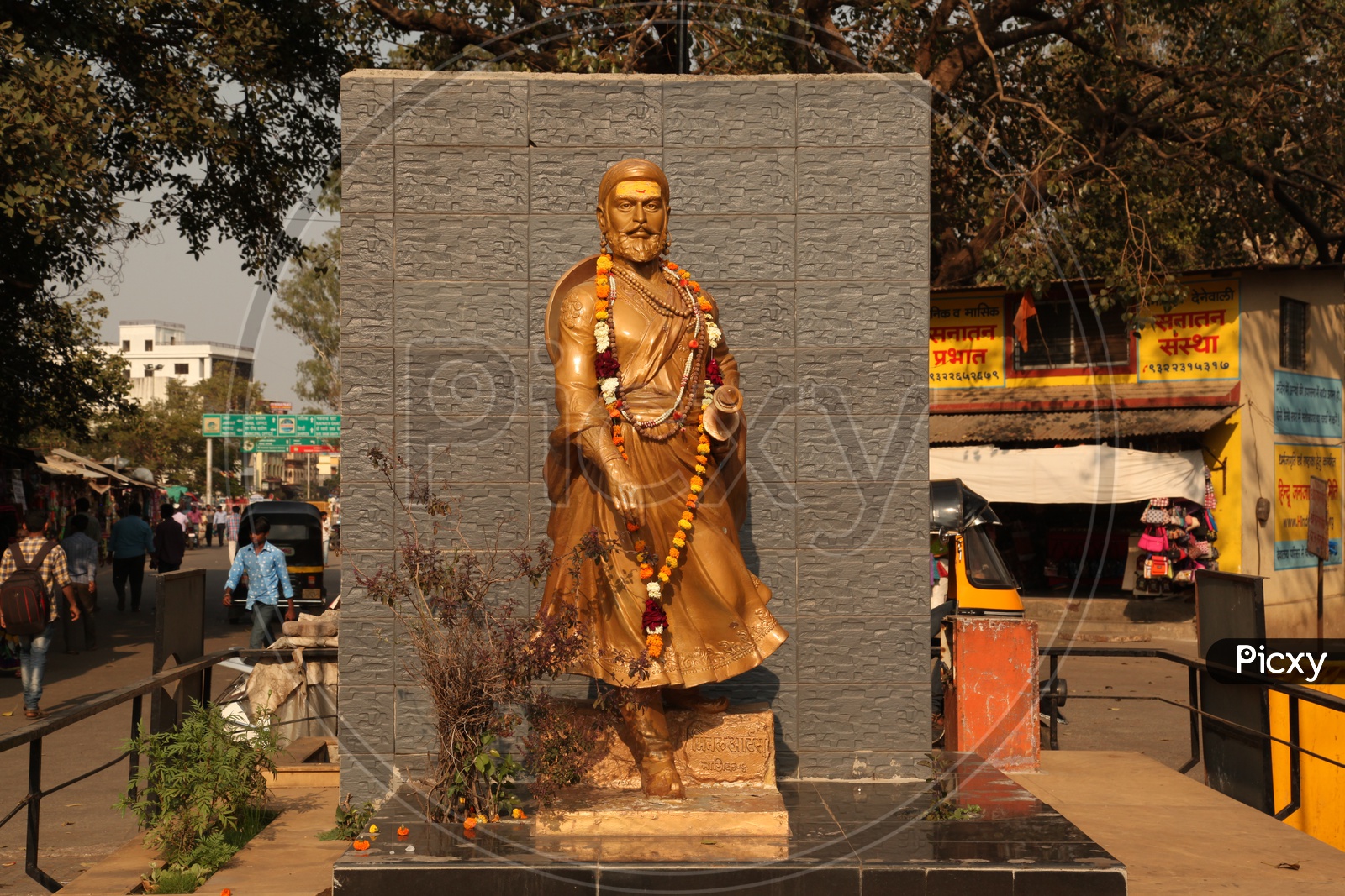 chhatrapati shivaji idol in Maharashtra