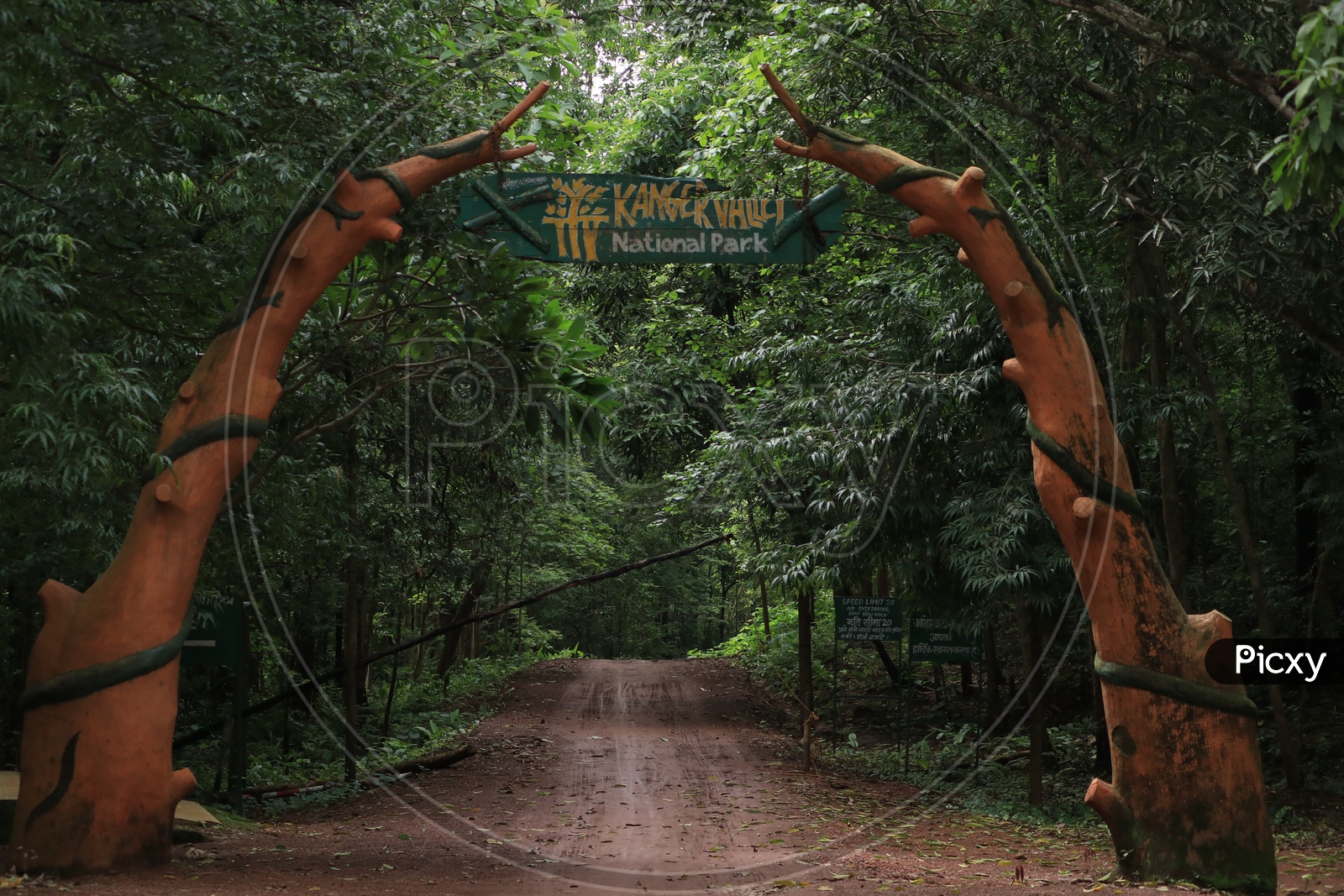 Arch of an entrance to the National park