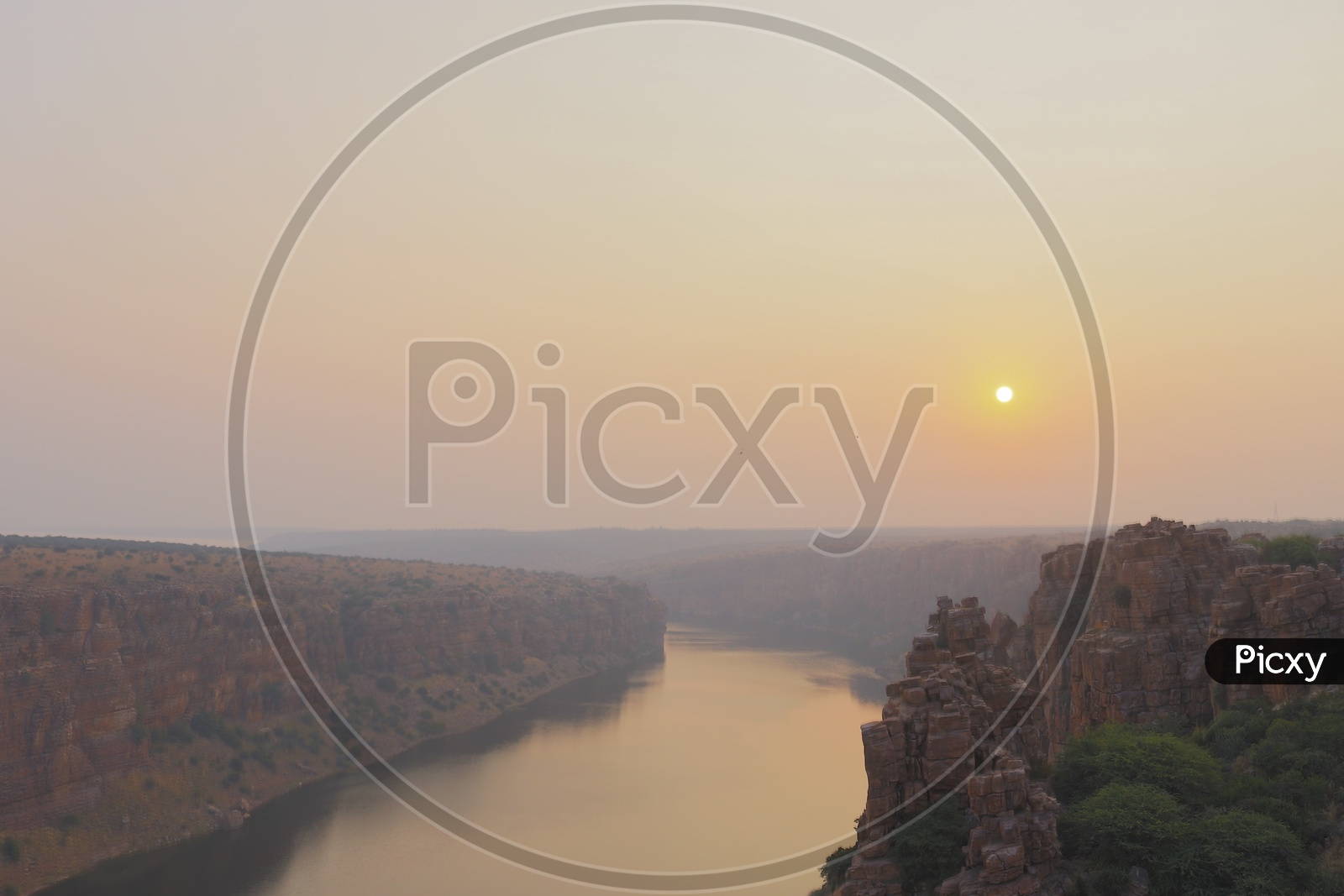 Penna river at Gandikota with the Sun in the background