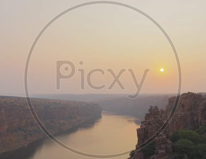 Penna river at Gandikota with the Sun in the background