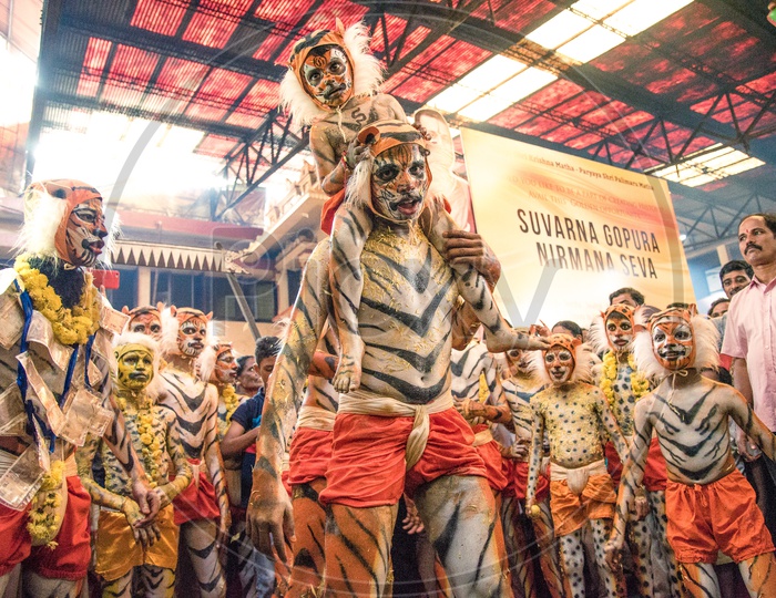tiger dancers