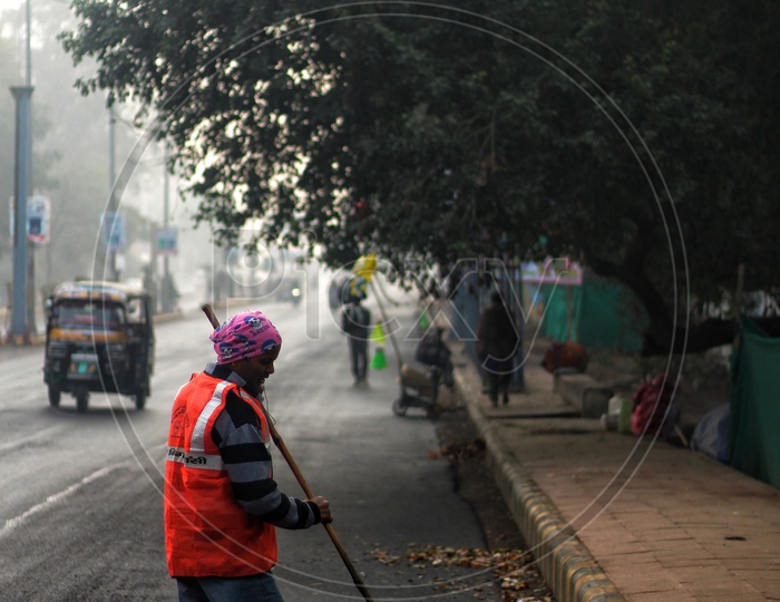 A sweeper on roads in Jhansi