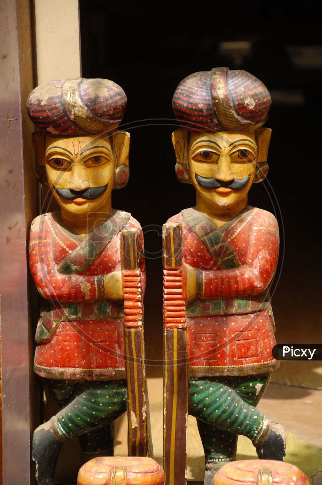 Handicraft statues of two men