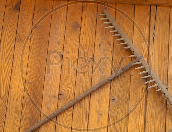 Iron saw on the wooden plan