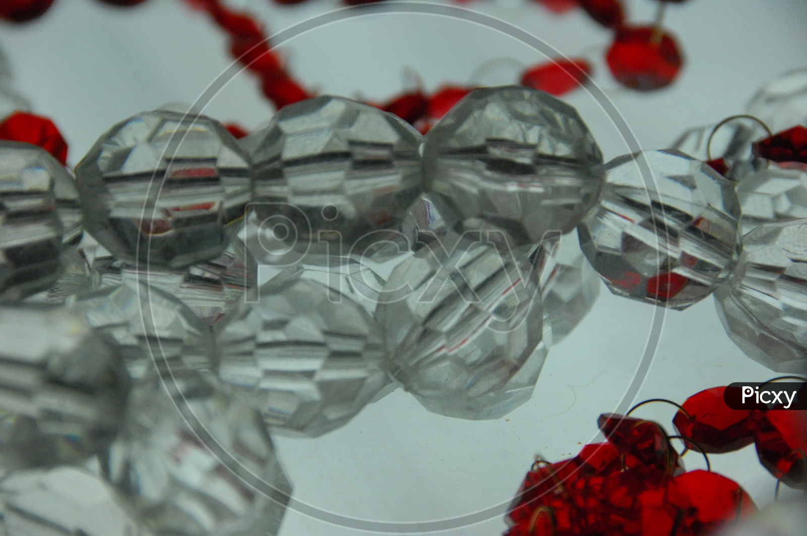 Image of Acrylic Coloured Bead Garlands Patterns and Designs Closeup