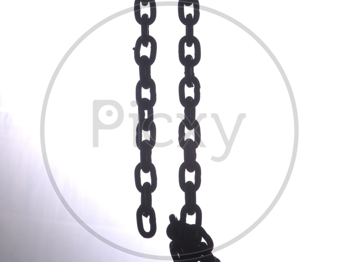Silhouette Cast Iron Chain With Links