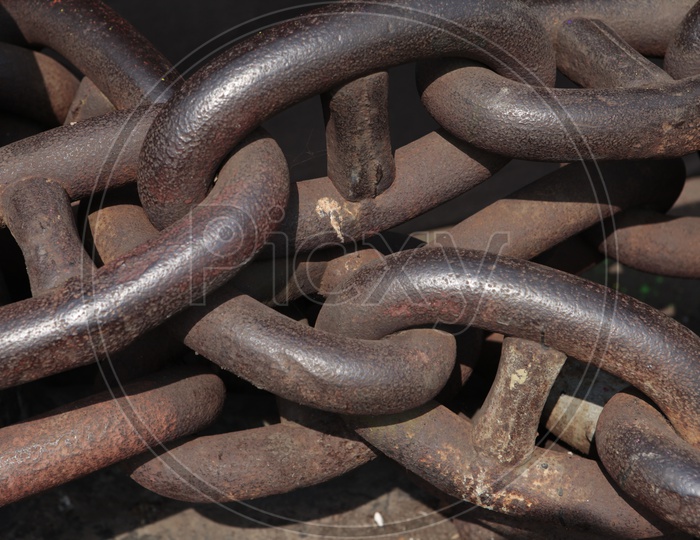 Image of Cast Iron Chain With Links-XH413814-Picxy