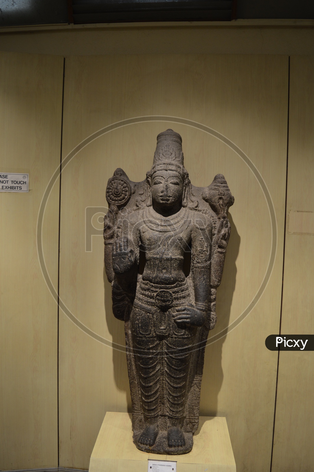 ancient idol in salarjung museum