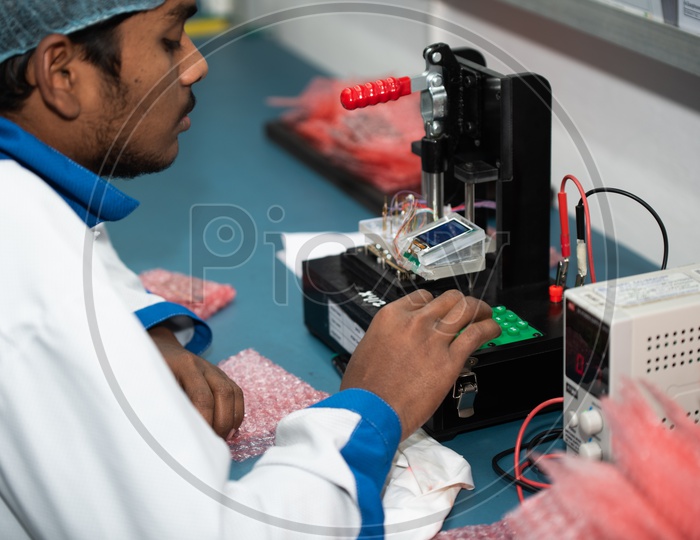 Assembled Mobile Parts   Testing in a Micro Chip (MC) Testing Rig in Mobile Manufacturing Plant