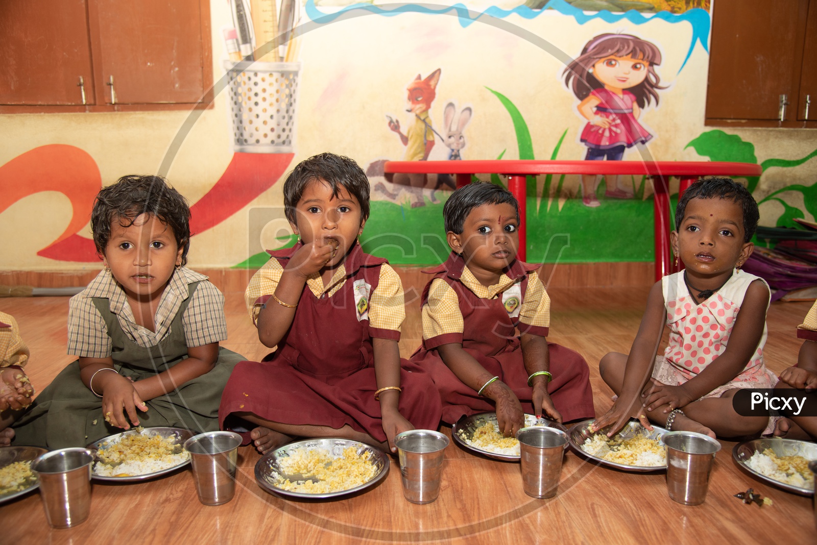Children eating their mid day meal in an Anganwadi centre