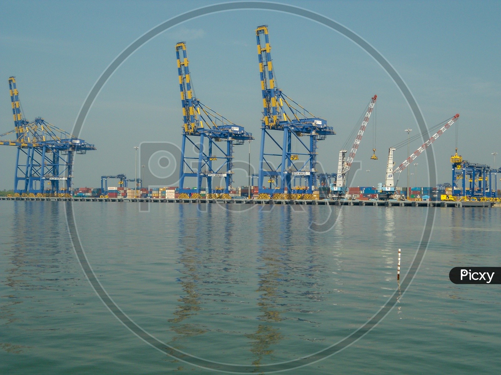 Cranes For Unloading Cargo From Ships at Kochi Port