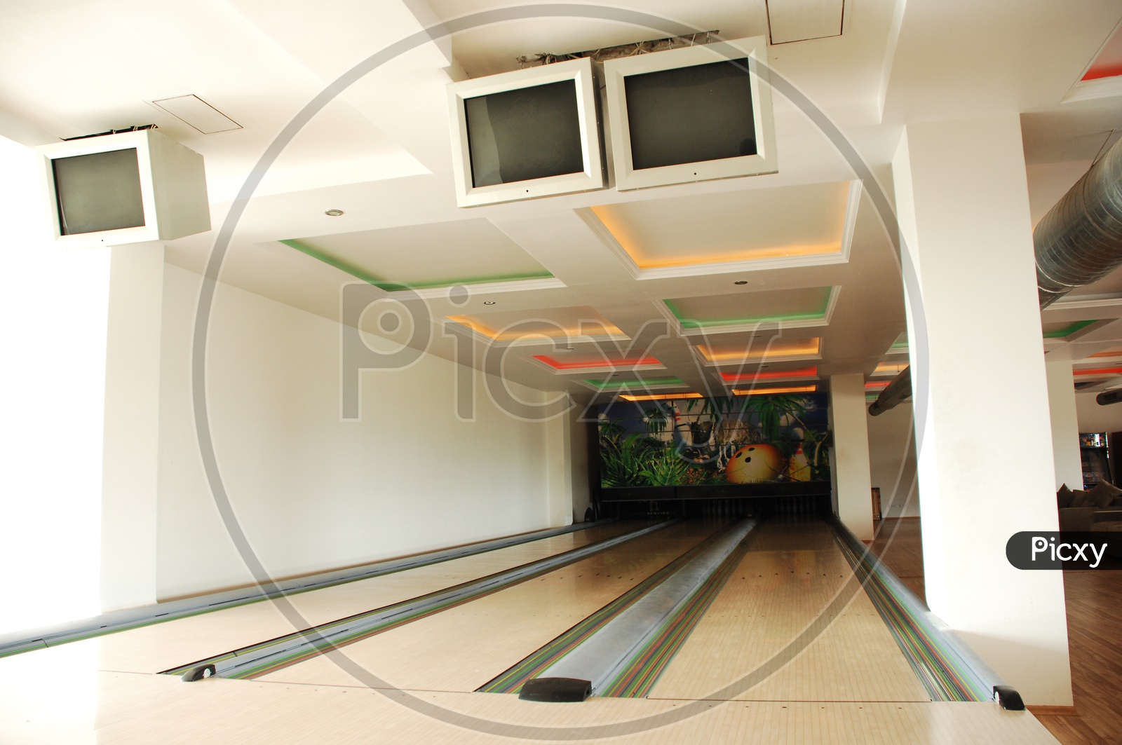 Image of Ten-pin bowling-EL659486-Picxy